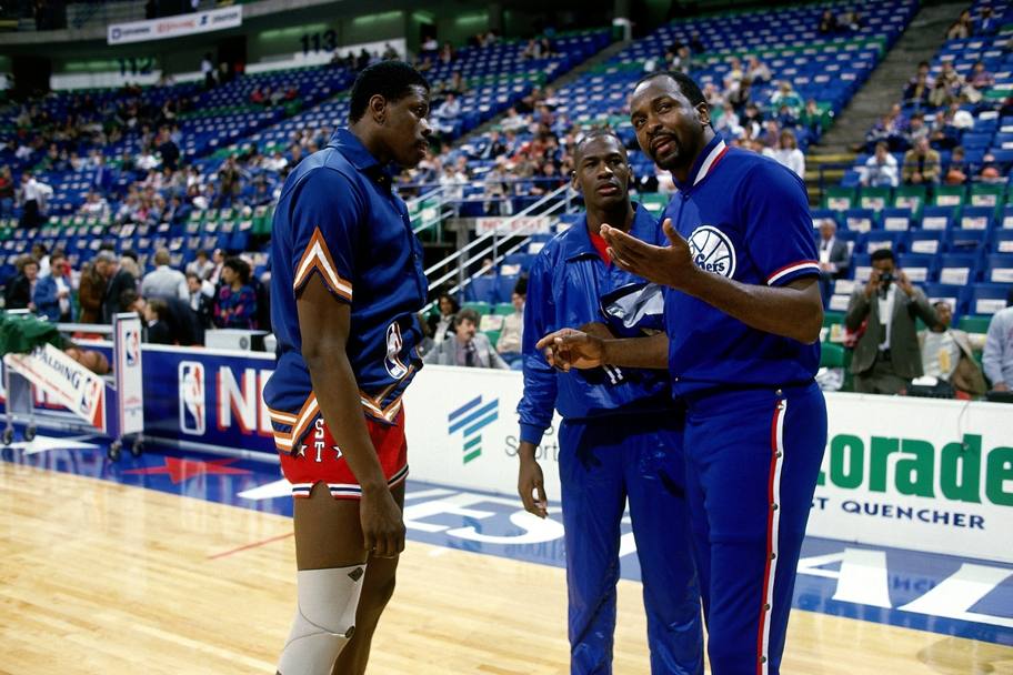 Pat Ewing, Moses Malone e Michael Jordan nel 1986 all&#39;All Star Games di Dallas (Nbae/Getty Images)